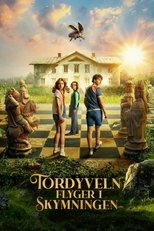 Навозный жук летает в сумерках